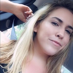 Meet your Posher, Leslie